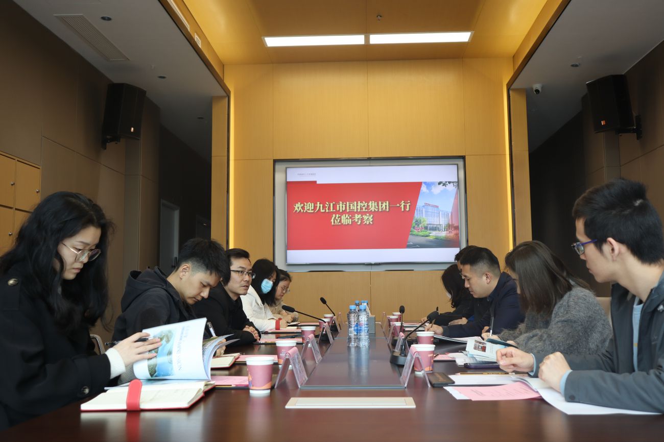 市國(guó)控集團(tuán)黨委委員、副總經(jīng)理王梓帶隊(duì)赴共青城市人才發(fā)展集團(tuán)考察交流